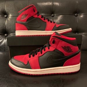 Jordan 1 Mid Bred (2013)